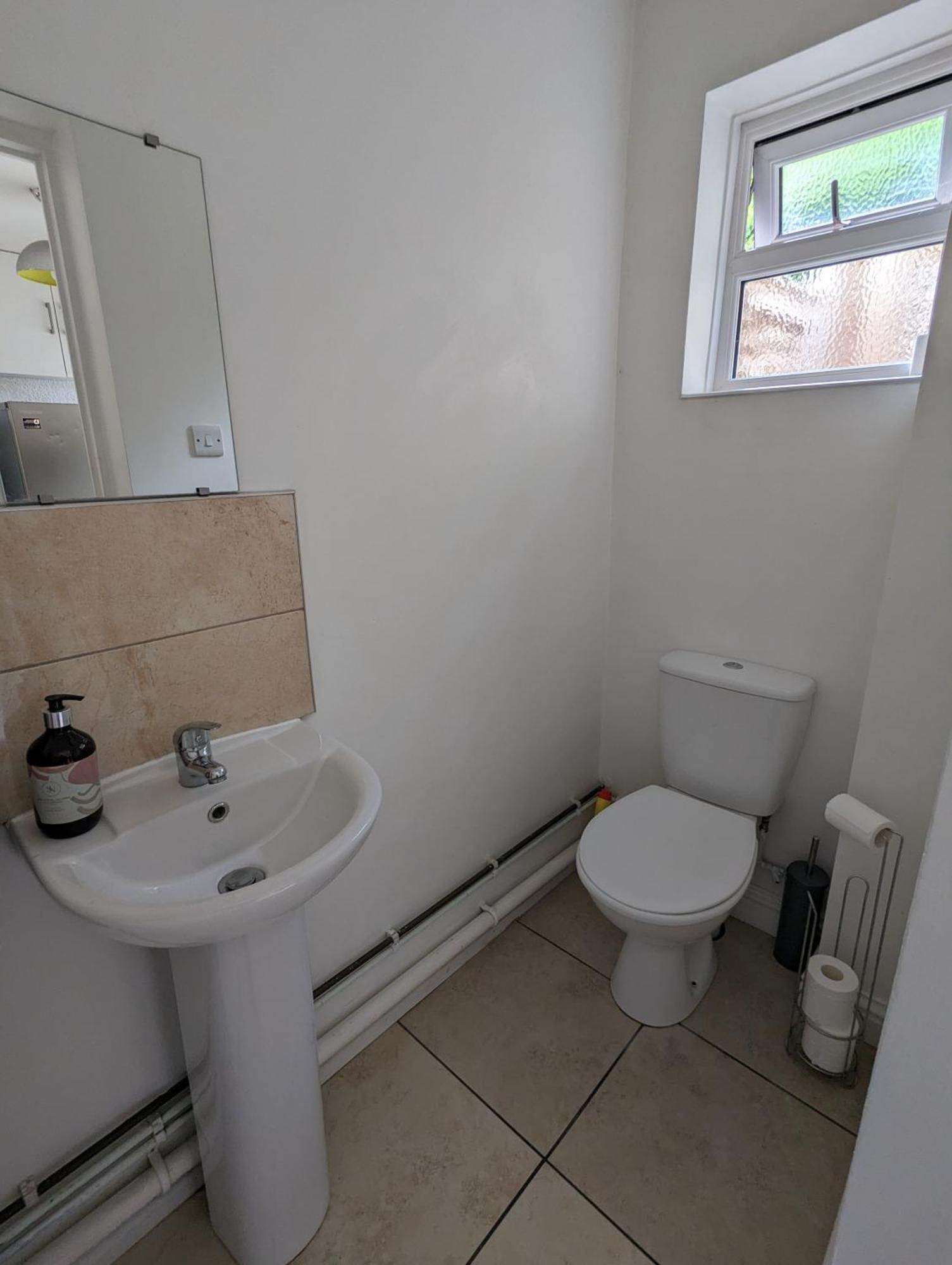 Peaceful Glastonbury Bungalow - Ideally Located Luaran gambar