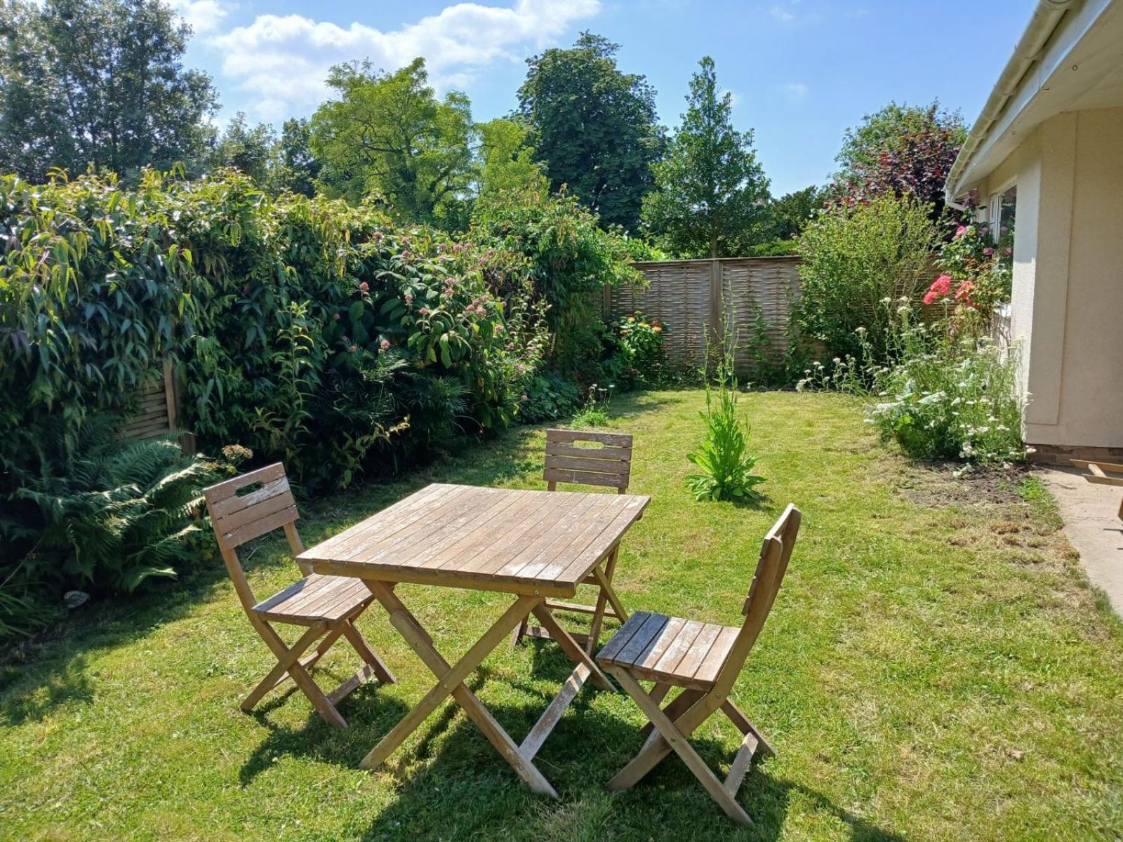 Peaceful Glastonbury Bungalow - Ideally Located Luaran gambar
